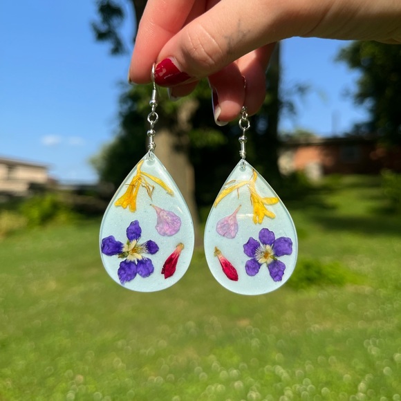 Handmade Dried Flower UV Resin Statement Dangle Earrings - Picture 8 of 16